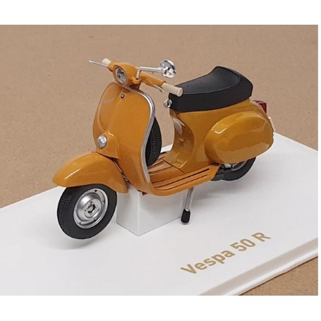 MOTO VESPA 1/18 50R 1969 YELLOW X4 182080